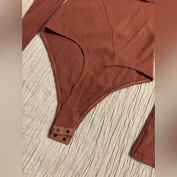 NEW FREE PEOPLE - Autumn Cozy Off Shoulder Bodysuit with Light Waffle Knit - Picture 5 of 7